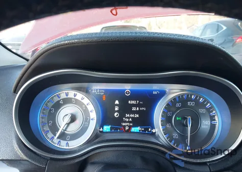 2015 Chrysler 300 Limited z USA, uszkodzony, nr VIN 2C3CCAAG0FH803227